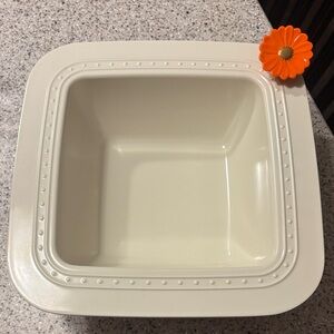 Nora Fleming pearl dots in melamine 🌺